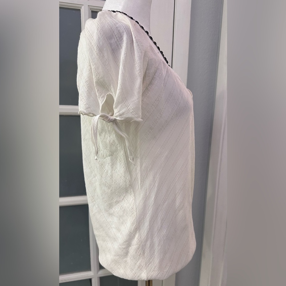 Ella Moss Ivory & Metallic Gold Pinstripe V-Neck Short Sleeve Tie Waist Blouse S - Picture 4 of 9
